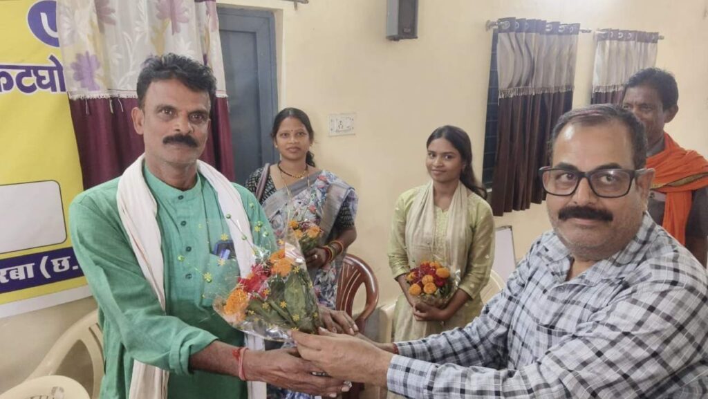 जनपद पंचायत कटघोरा के क्षेत्र क्रमांक 15 बिरदा से फूलचंद कश्यप बने जनपद सदस्य, ली पद और गोपनीयता की शपथ ।