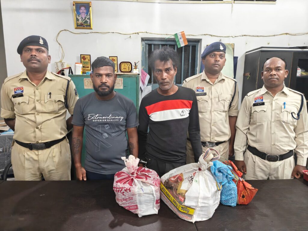 कोरेक्स सिरप से जुड़े नशे के व्यापारियों के विरुद्ध पुलिस ने की बड़ी कार्यवाही, 100 नग मादक पदार्थ सहित 02 आरोपी गिरफ्तार, भेजा गया जेल।