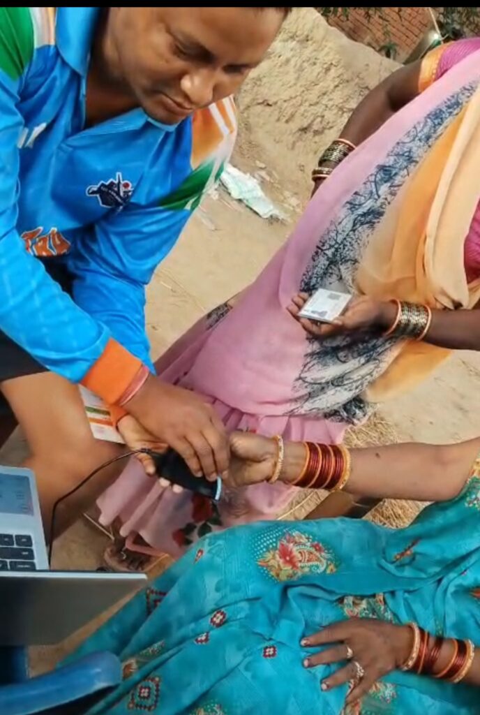 ग्राम पंचायत गाड़ापाली (ठरकपुर) में महतारी वंदना योजना के e-KYC के नाम पर 50 रूपये तक वसूली, आंगनबाड़ी कार्यकर्ता से जुड़ा है मामला !