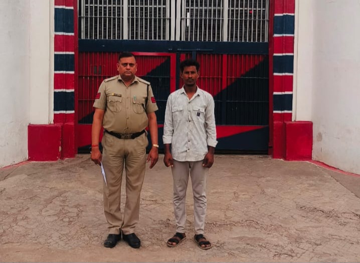 ग्रामीणों के विरोध के बाद जागा आबकारी विभाग, अवैध शराब बिक्री करने वाला आरोपी गिरफ्तार, जेल दाखिल !