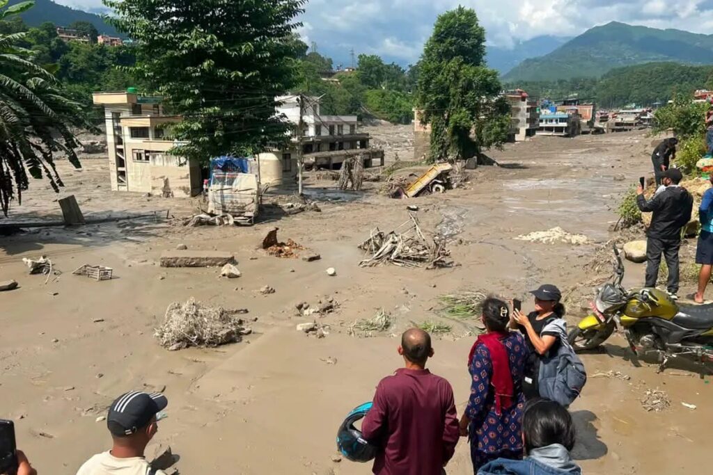 नेपाल में महात्रासदी : अचानक आई बाढ़ से अब तक 469 लोगों की मौत, 1500 से ज्यादा लोग लापता !