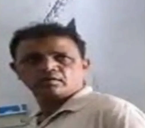 Breaking News : स्कूल में पैंट उतारकर अश्लील हरकत करते पड़के गए प्रधानपाठक, छात्रा से छेड़छाड़ करते ग्रामीणों ने पकड़ा, FIR दर्ज !