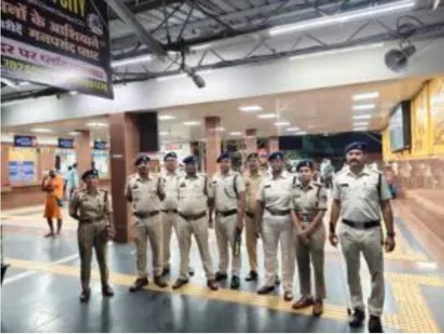 JANJGIR: यात्रियों की सुरक्षा सुनिश्चित करने जिले की पुलिस ने रेलवे स्टेशनों पर किया संघन जांच !