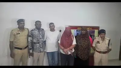 शर्मनाक : नाबालिक बेटी हो गई अपने ही पिता के हवस का शिकार, गर्भवती होने पर कराया जबरन प्रसव, नवजात को बेंचने की कोशिश में पिता, बुआ समेत 8 आरोपी गिरफ़्तार !
