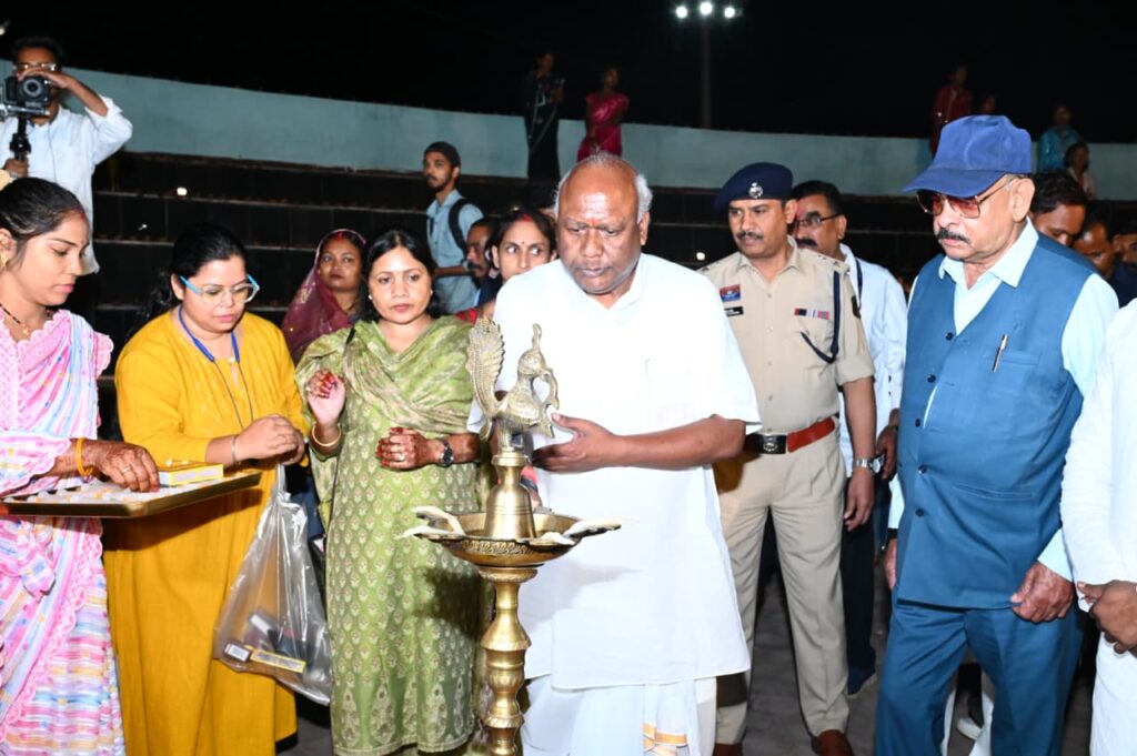 प्रधानमंत्री के 24 वर्ष सेवा और समर्पण, 3 लाख से अधिक दीयों से जगमगाया कोरिया !