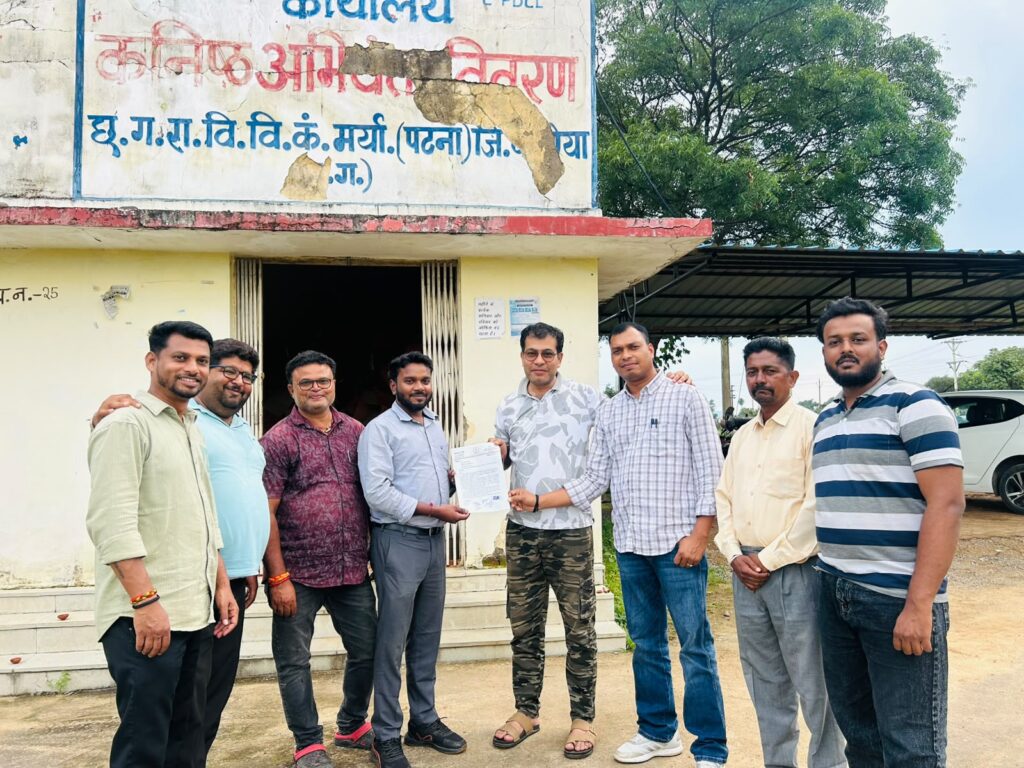 बाजारपारा पटना में बिजली तारों के मकड़जाल को लेकर शिकायत, व्यवस्थित करने की मांग !