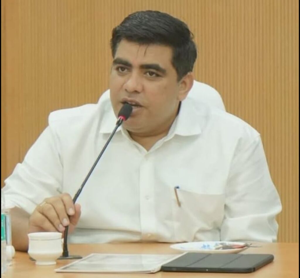 सेवा संकल्प अभियान के तहत जिले के नगरीय निकायों एवं जनपद पंचायतों में लगेंगे विशेष शिविर, कलेक्टर ने अधिकारियों को सौंपे दायित्व !