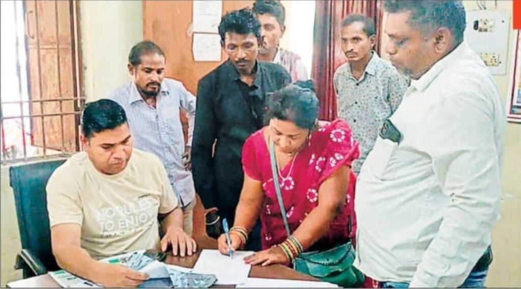 Breaking News : सीरियल देख रही महिला को अचानक मोबाइल पर नहीं मिला नेटवर्क, गुस्से में उठाया खौफनाक क़दम, हो गई मौत !