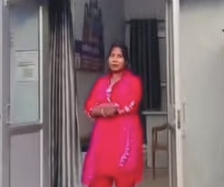महिला ने “आज जेल, कल बेल” गाने पर बनाया रील, पुलिस ने सिखाया सबक, मांगी माफ़ी !