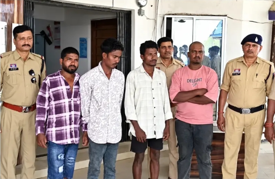 शर्मनाक : 17 वर्षीय किशोरी से सामूहिक दुष्कर्म, जंगल में मिली पीड़िता, चार आरोपी गिरफ्तार !