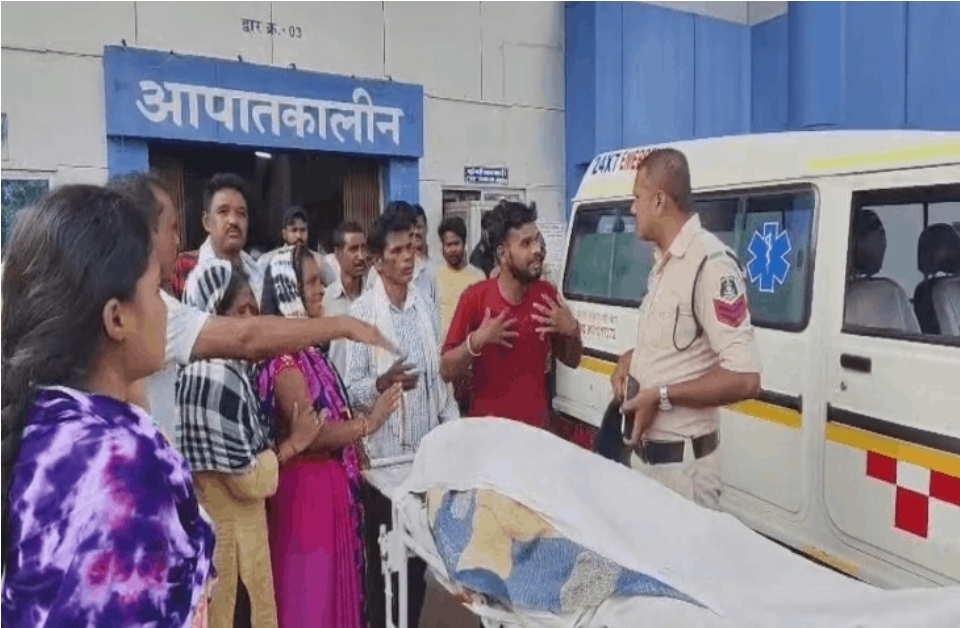 मातृत्व का दर्द मातम में बदला, जिला अस्पताल में प्रसव के दौरान महिला की मौत, परिजनों का फूटा गुस्सा !