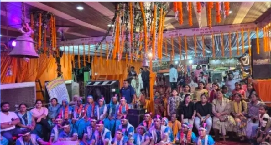 खरसिया पहुंचे आई जी रामगोपाल गर्ग एवं एस एस पी शशिमोहन सिंह, हेल्पिंग हैंड्स क्लब फाउंडेशन एवं रायगढ़ जिला पुलिस का सड़क जागरूकता अभियान !